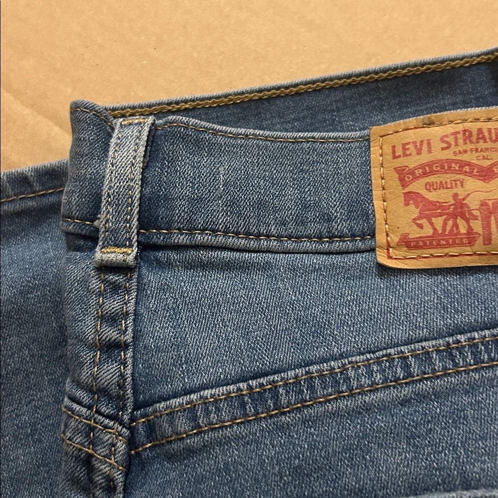 Levi’s Bermuda Shorts - Picture 11 of 14